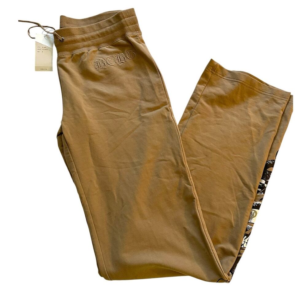 BCBG Y2K Tattoo graphic low rise women's tan wide leg sweatpants size M NWT - Picture 3 of 10